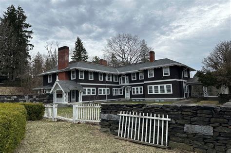 Vermont's Goddard College closing after 86 years, trustees say.